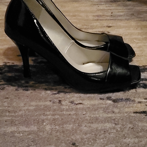 Black peep toe heels - Picture 4 of 5